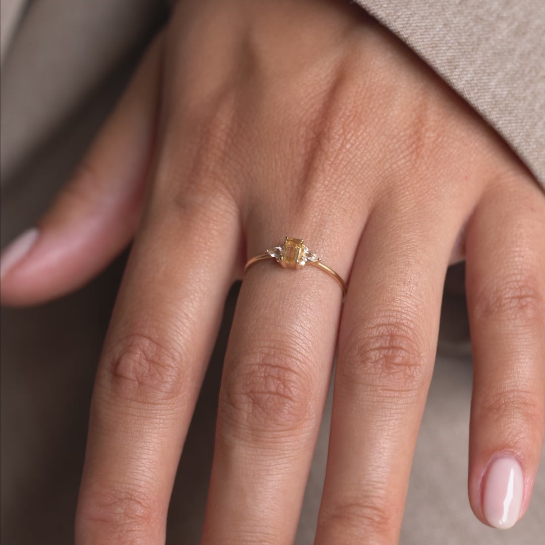 CitrineElegance - Luxe Baguette Ring met Prachtige Citrien Accent