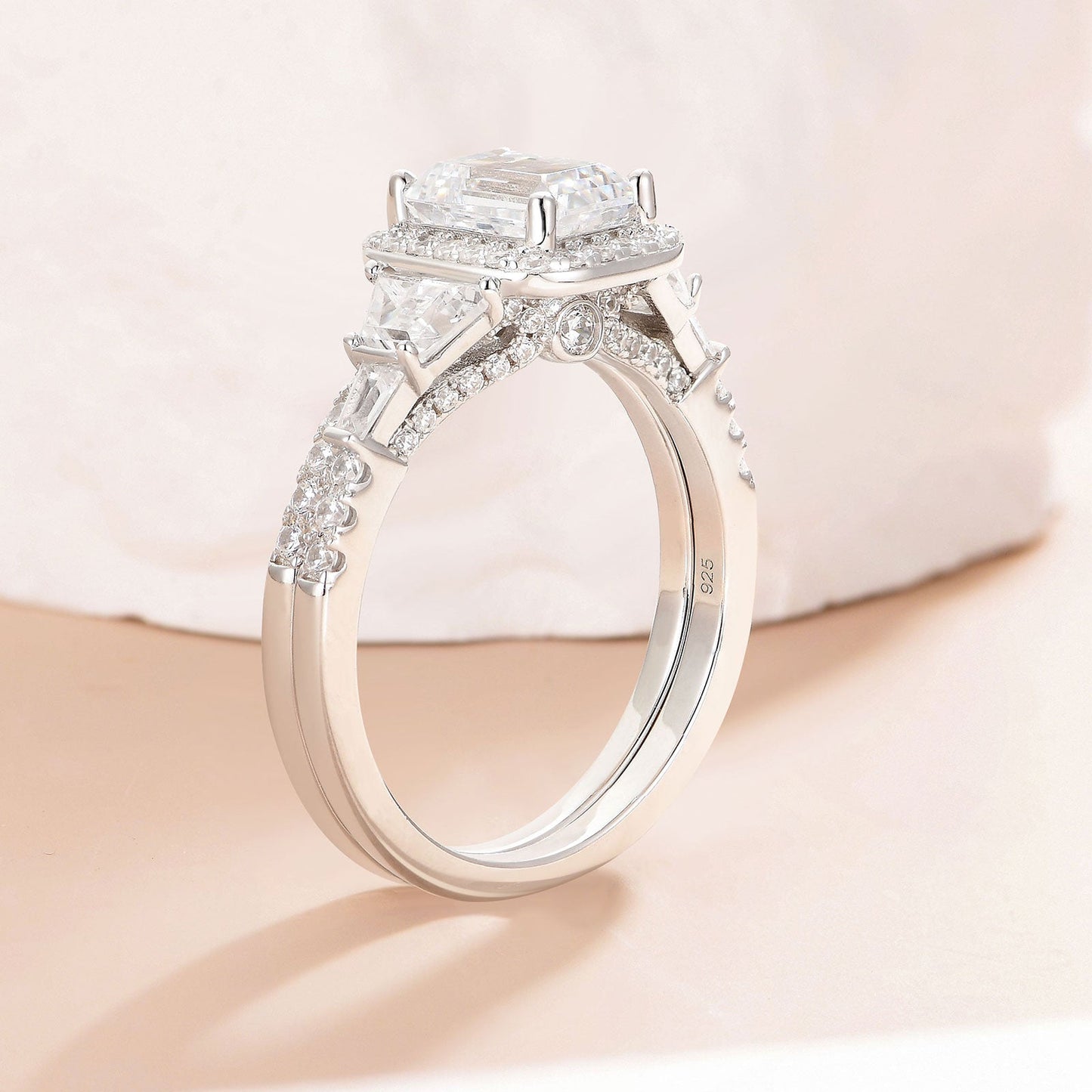 Verlovingspracht - Betoverende Cubic Zirkonia Trouwringen Set voor Dames