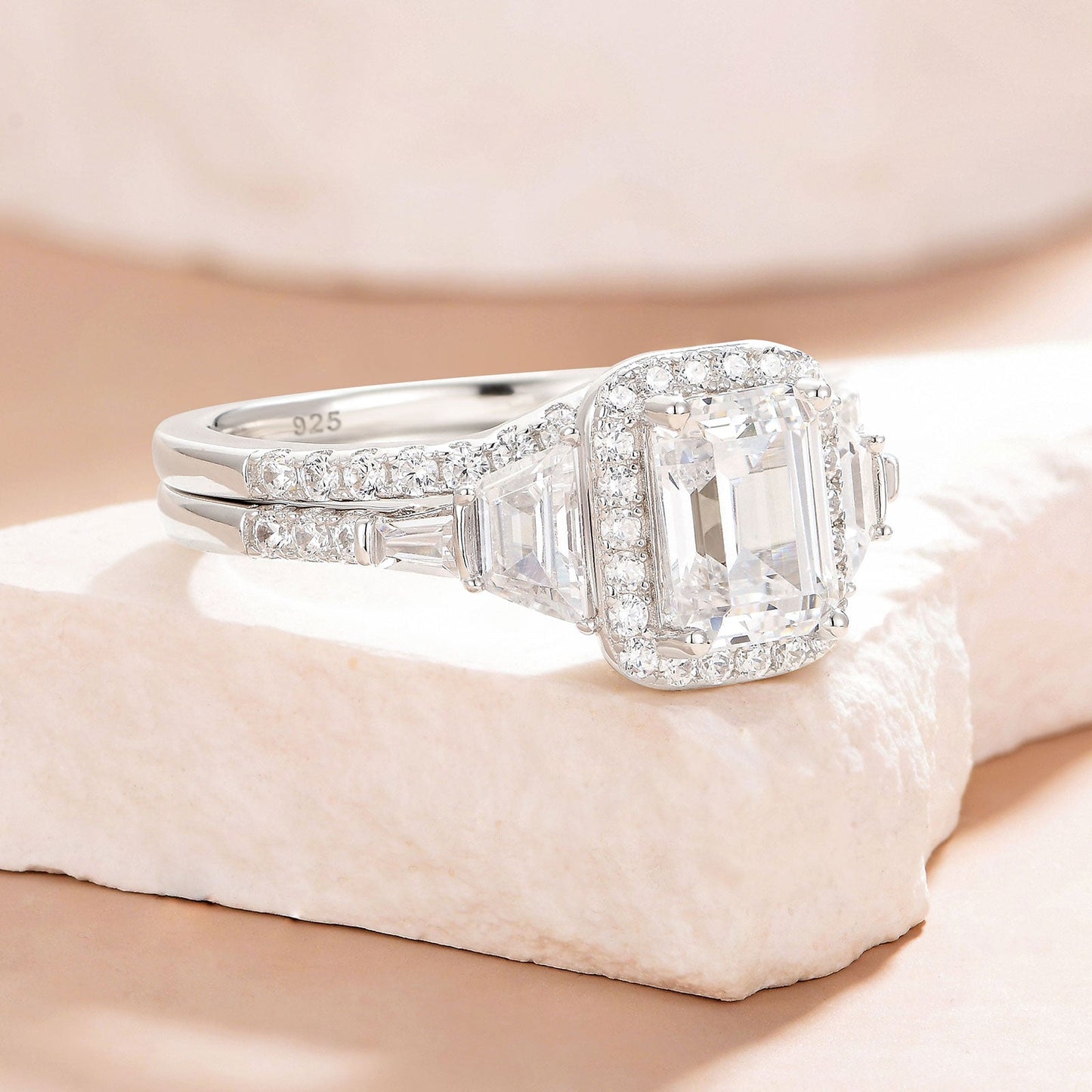 Verlovingspracht - Betoverende Cubic Zirkonia Trouwringen Set voor Dames
