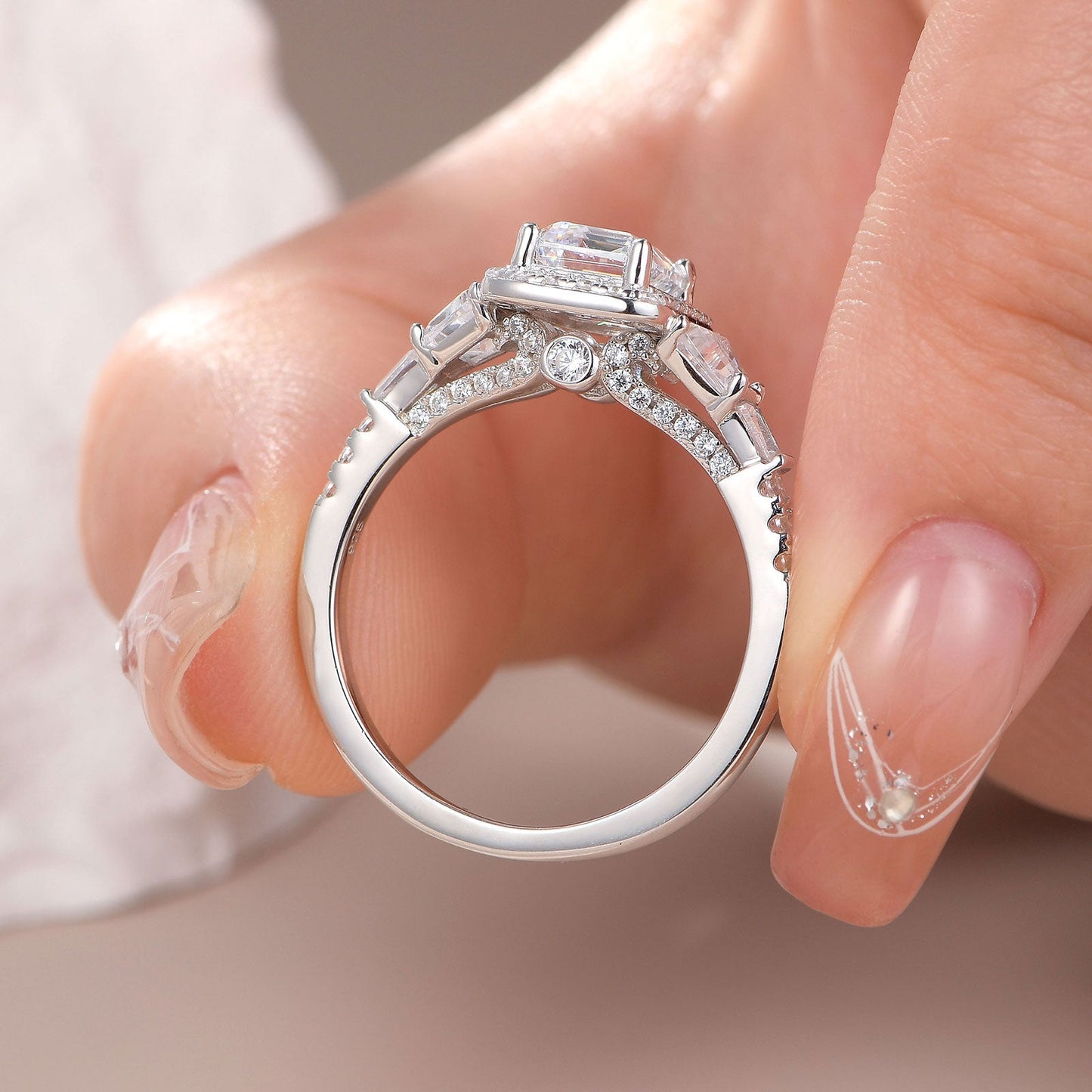 Verlovingspracht - Betoverende Cubic Zirkonia Trouwringen Set voor Dames