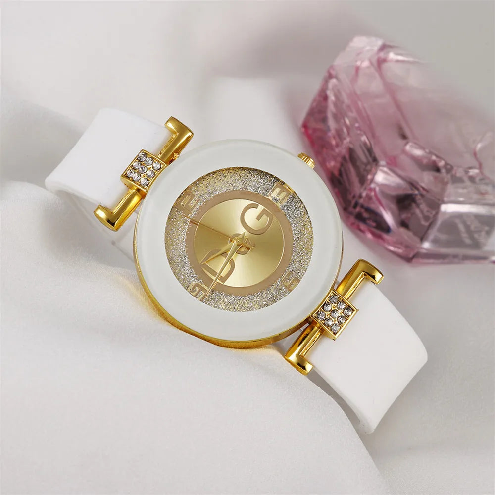 Elegante Dames Quartz Horloge met Siliconen Band - Stijlvolle Met Roodstenen Geaccentueerde Casual Polshorloge voor de Modebewuste Vrouw in Chic Zwart DQG