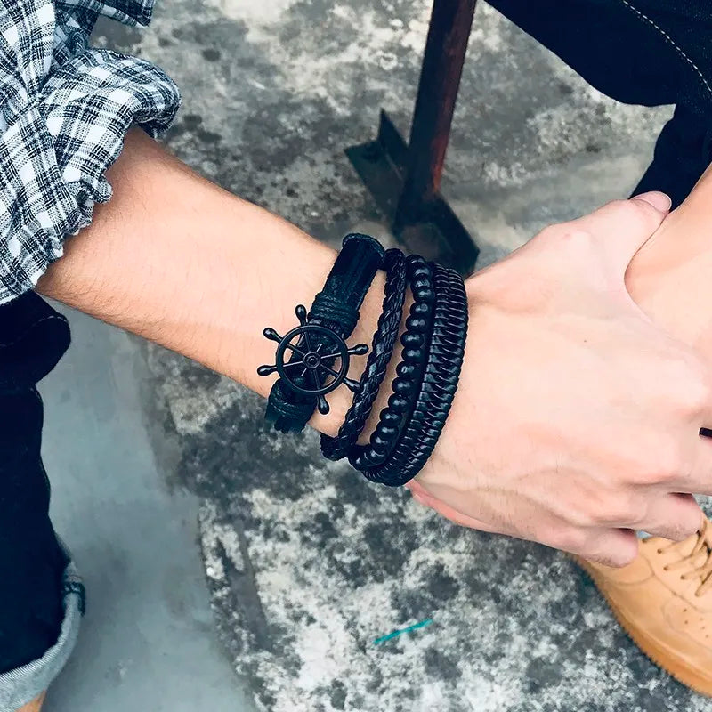 Vnox Set van 4 Stijlvolle Gevlochten Leren Armbanden voor Mannen en Vrouwen - Vintage Houten Kralen en Etnisch Tribaal Ontwerp met Roder Charm
