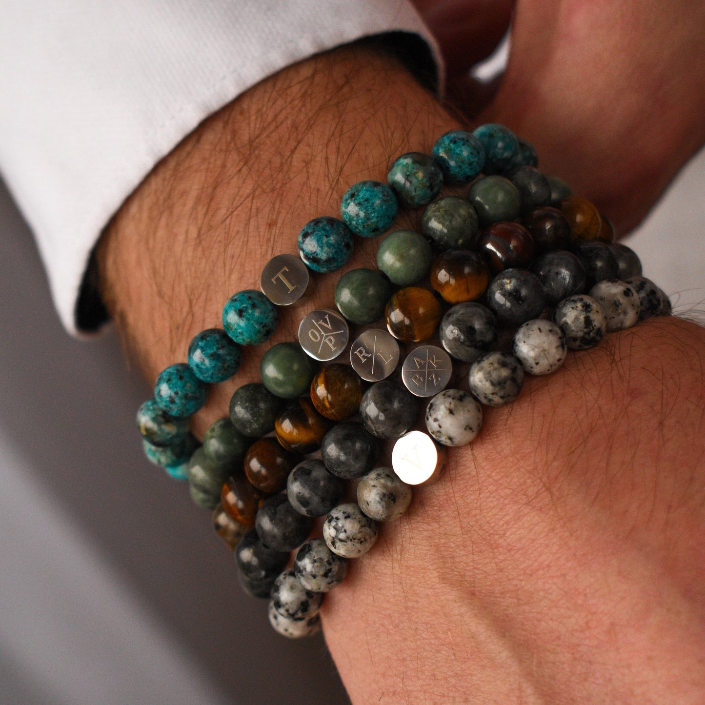 EarthTone – Natuurlijke Groene Steenarmband met Jouw Initialen