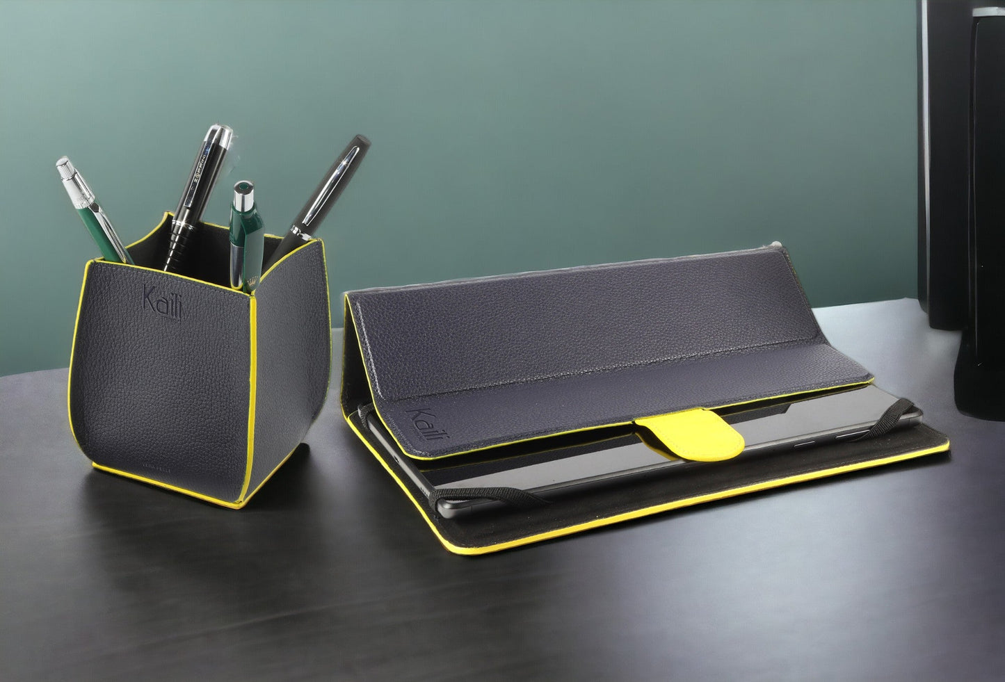 K0032DB | Desk Pen Holder in Genuine Leather, full grain, dollar grain. Blue color with yellow edges. Dimensions: 8.5 x 8.5 x 12 cm. Packaging: Bottom/lid gift box-1