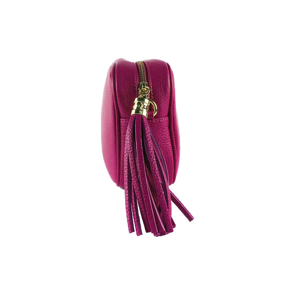 RB1007BE | Women's shoulder bag in genuine leather Made in Italy. Removable shoulder strap. Attachments with shiny gold metal snap hooks - Fuchsia color - Dimensions: 20 x 15 x 7 cm-4