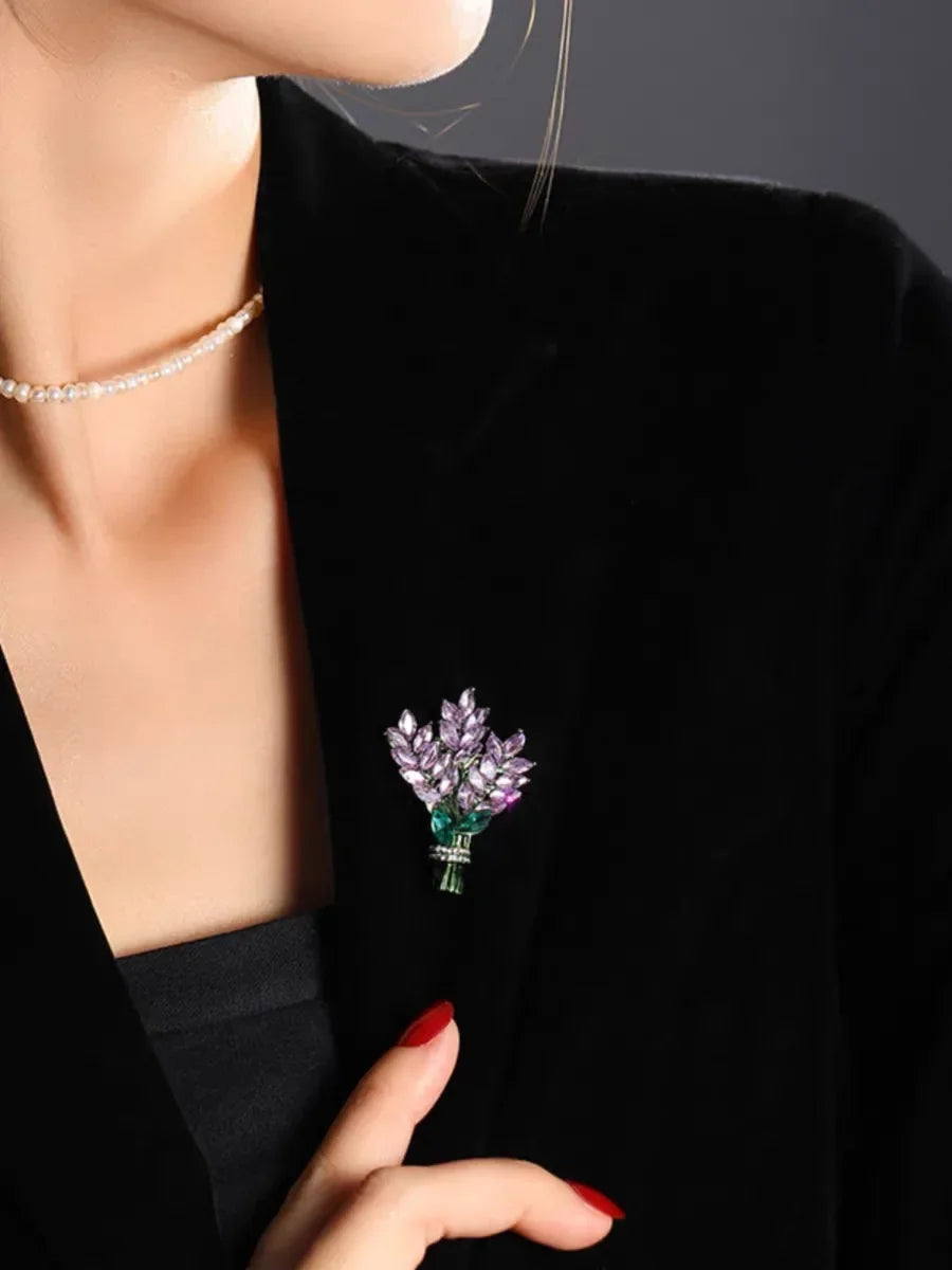 Prachtige paarse lavendel kristallen strass broche - Elegante bloemenpin voor jassen & luxe sieraad cadeau voor haar