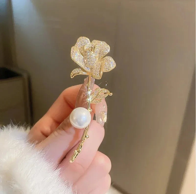 Prachtige paarse lavendel kristallen strass broche - Elegante bloemenpin voor jassen & luxe sieraad cadeau voor haar