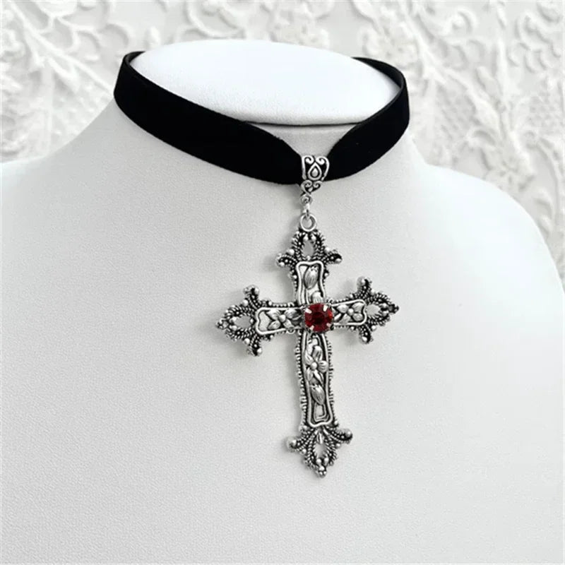 Adembenemende Gotische Zwarte Fluwelen Kruis Choker Halsketting met Kralen - Unieke Grunge Sieraden voor Vrouwen - Perfect Punk Statement Cadeau