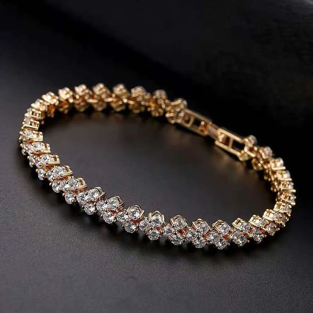 Elegante Romeinse Kristallen Geometrische Kettingarmbanden voor Vrouwen - Trendsettende 2024 Goth-geïnspireerde Rhinestone Charm Bangles voor Speciale Gelegenheden