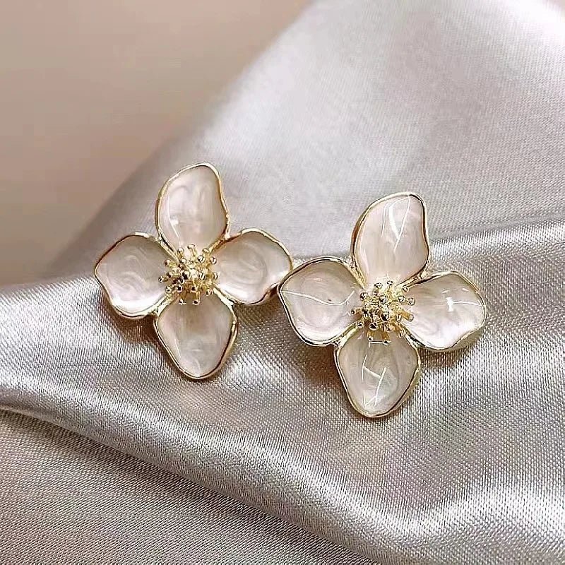 Charmante Vintage Bloemige Stud Oorbellen voor Dames - Kleurrijke Metalen Oor Sieraad Perfect voor Feesten en Huwelijken!