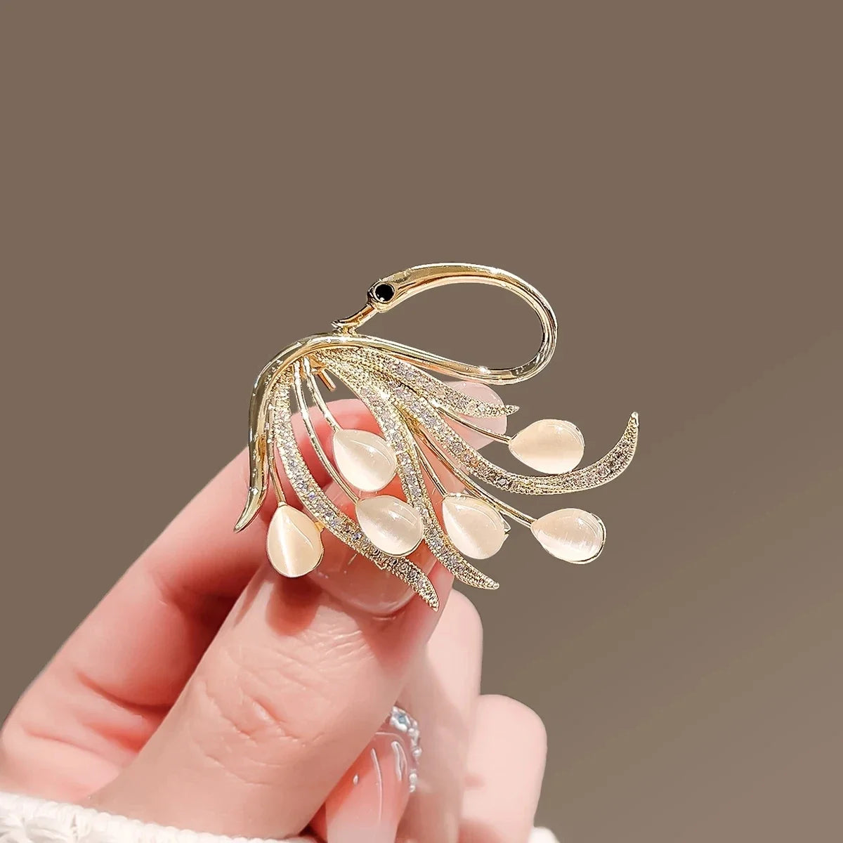 Prachtige paarse lavendel kristallen strass broche - Elegante bloemenpin voor jassen & luxe sieraad cadeau voor haar