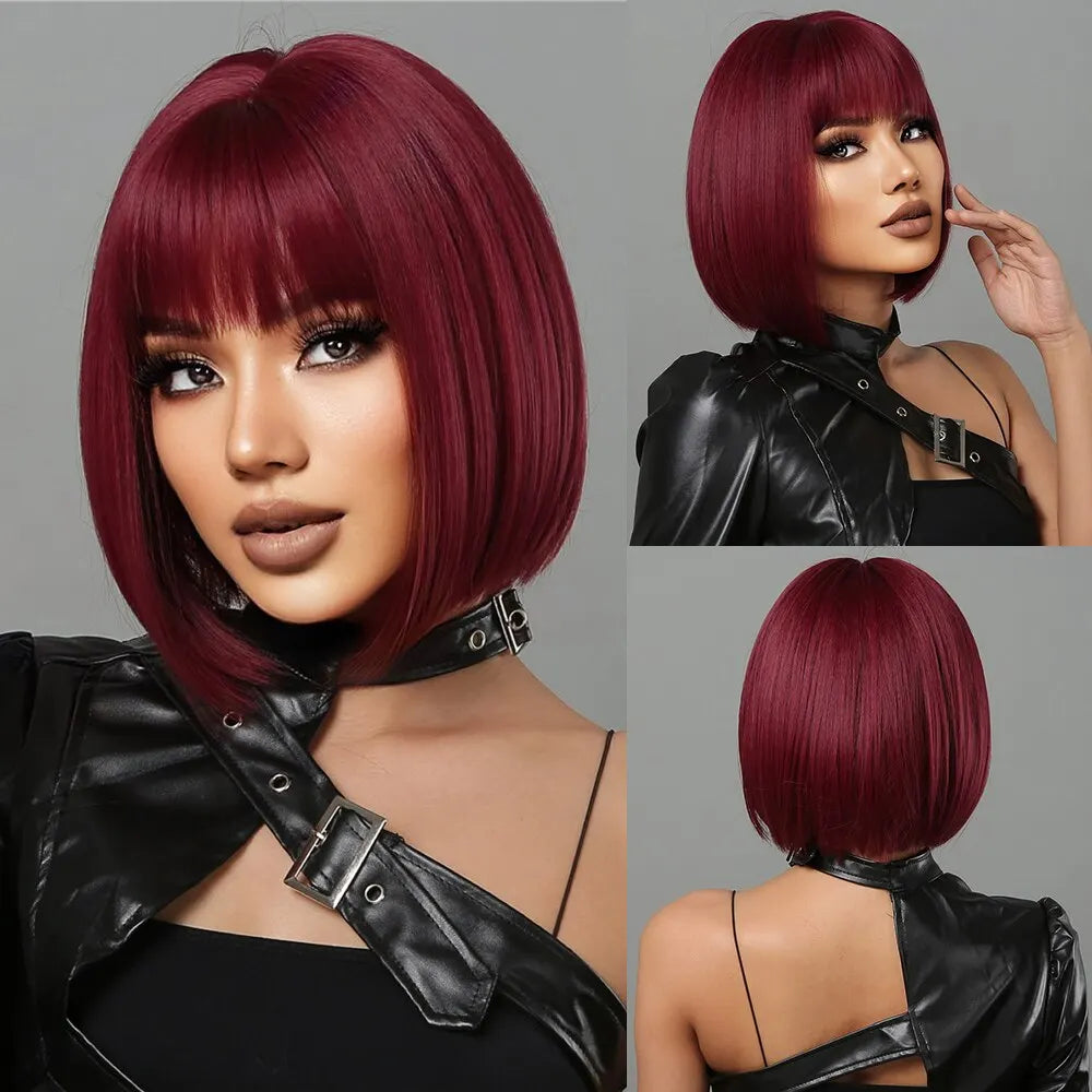 Luxueuze Bourgondische Bobperruque met Stijlvolle Pikkerige Pony - Warmtebestendig Synthetisch Haar voor Moeiteloze Elegantie
