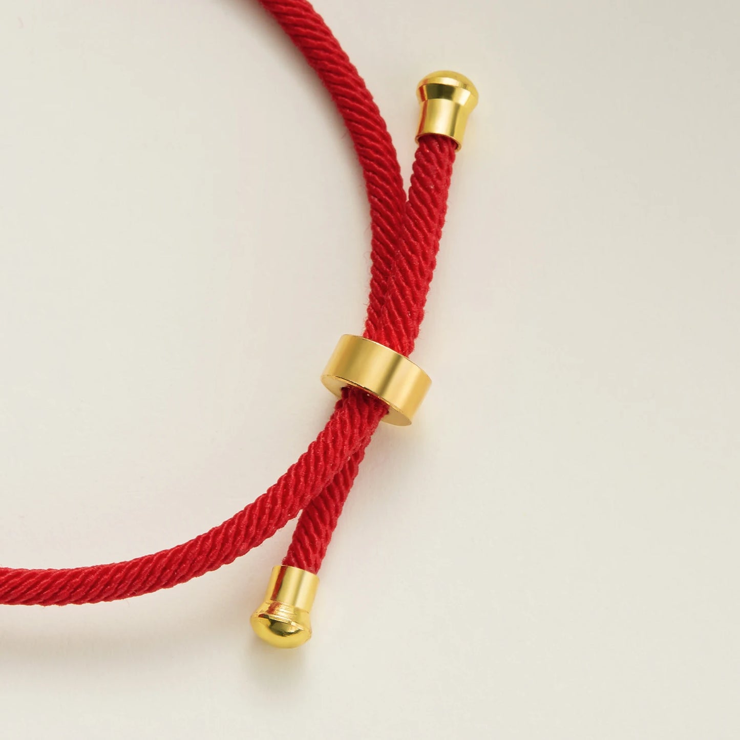 Elegante Gouden A-Z Hart Initiaal Armband voor Vrouwen - Verstelbare Geluk Rode Touw Charm Sieraad Cadeau