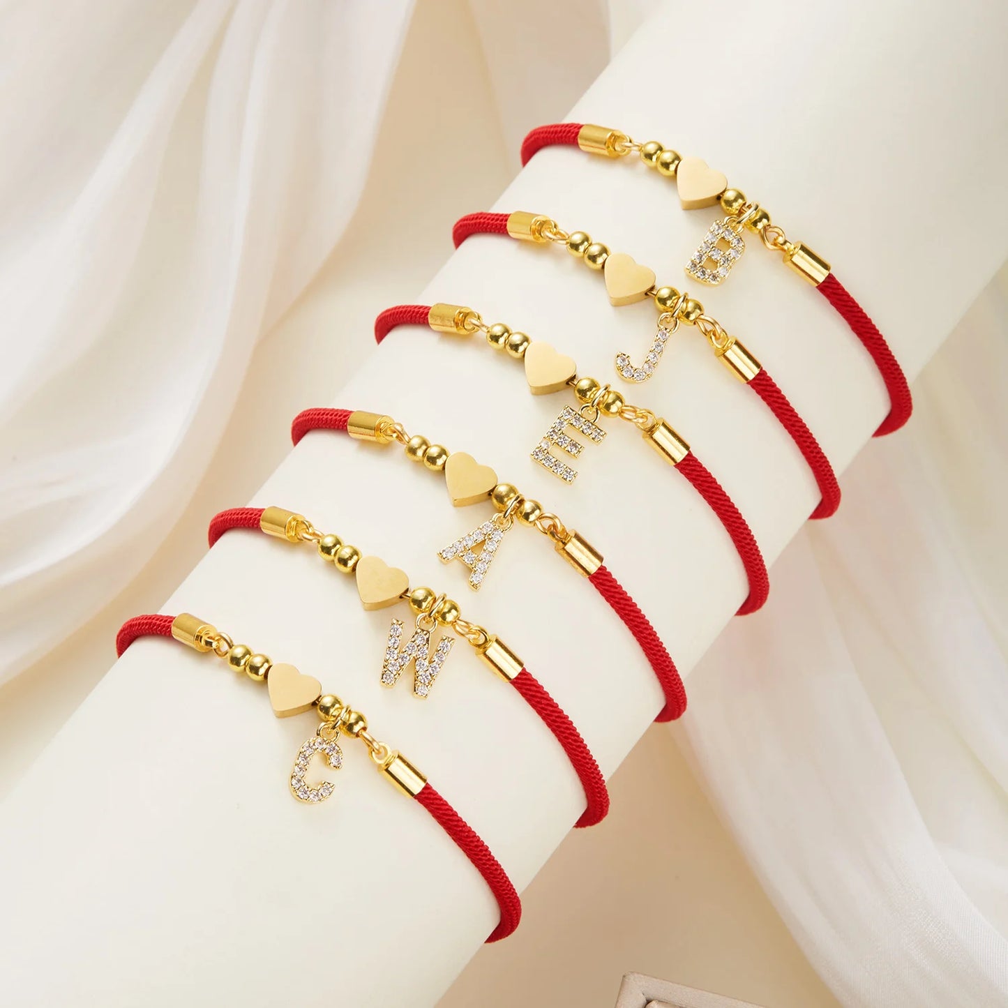 Elegante Gouden A-Z Hart Initiaal Armband voor Vrouwen - Verstelbare Geluk Rode Touw Charm Sieraad Cadeau