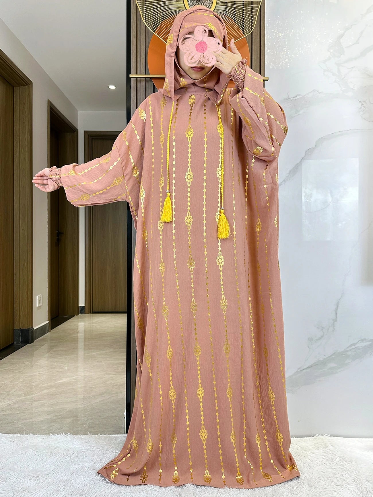 Elegante Katoenen Ramadan Abaya met Dubbele Hoeden - Prachtig Goudstofontwerp voor Moslimvrouwen met Gebed en Speciale Gelegenheden - Geïnspireerd door Dubai en Turkse Kaftanstijlen