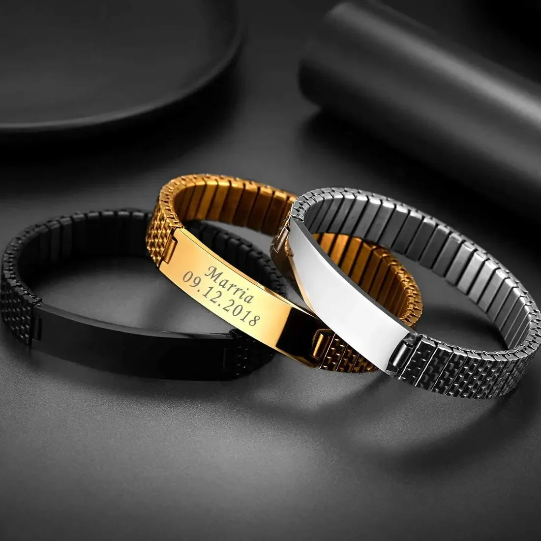 ElaraCuff – Gouden RVS Armband met Unieke Gravure