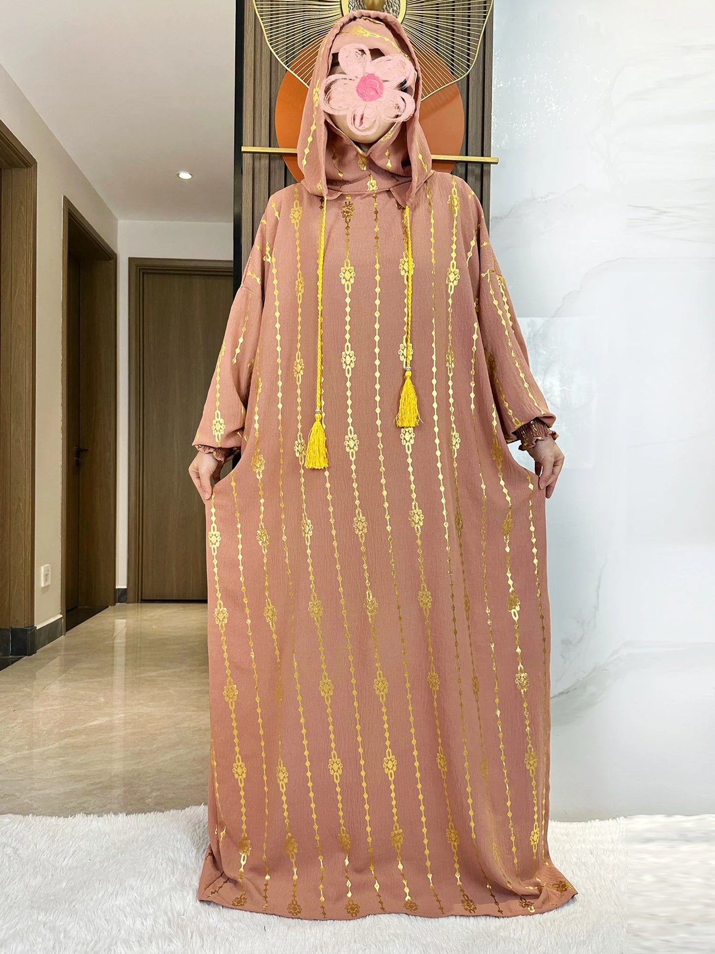 Elegante Katoenen Ramadan Abaya met Dubbele Hoeden - Prachtig Goudstofontwerp voor Moslimvrouwen met Gebed en Speciale Gelegenheden - Geïnspireerd door Dubai en Turkse Kaftanstijlen