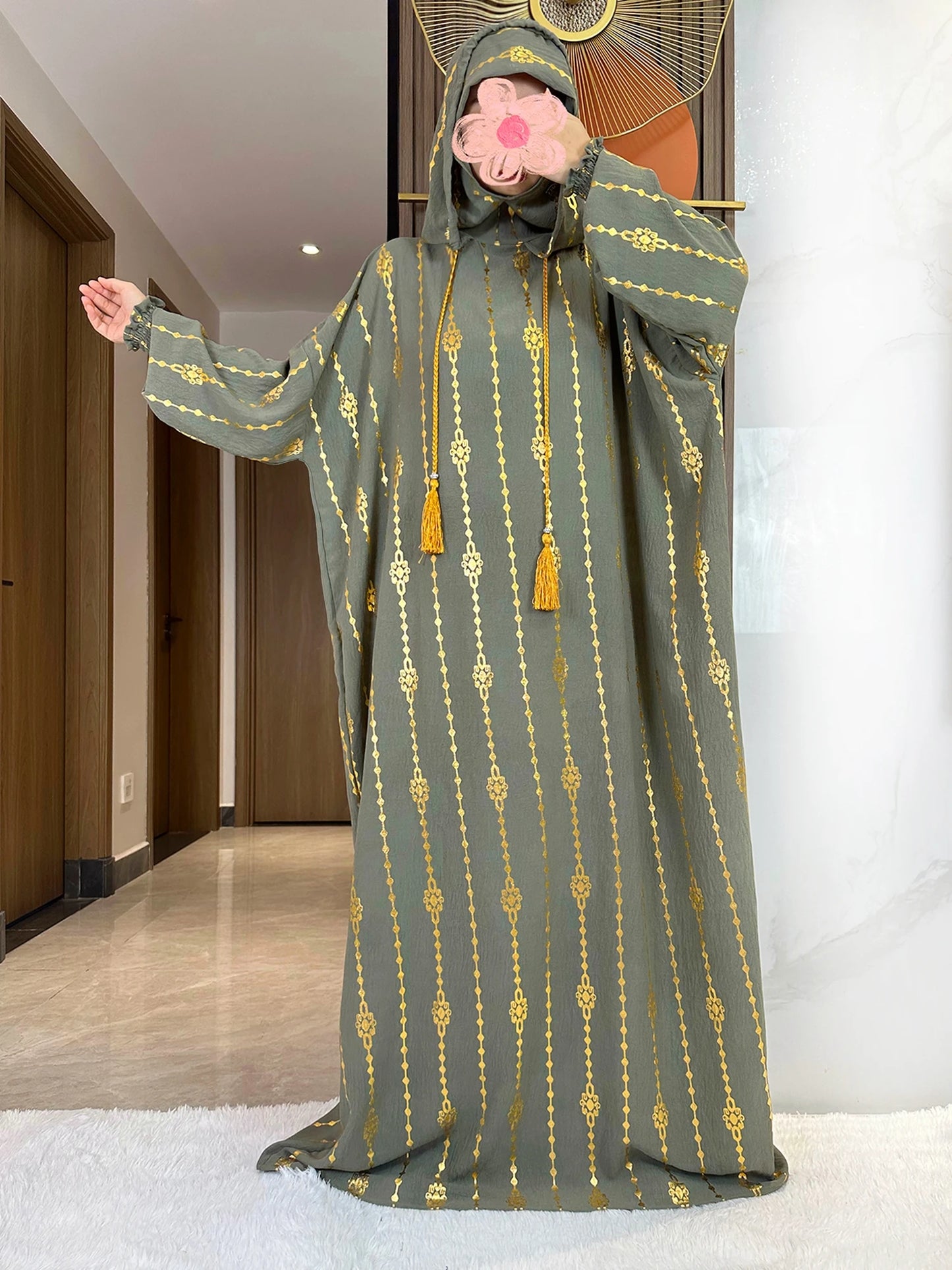 Elegante Katoenen Ramadan Abaya met Dubbele Hoeden - Prachtig Goudstofontwerp voor Moslimvrouwen met Gebed en Speciale Gelegenheden - Geïnspireerd door Dubai en Turkse Kaftanstijlen
