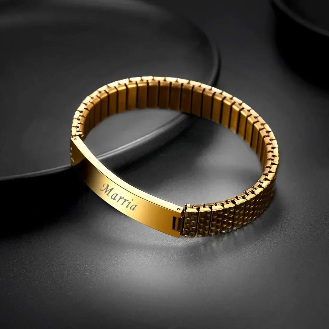 ElaraCuff – Gouden RVS Armband met Unieke Gravure