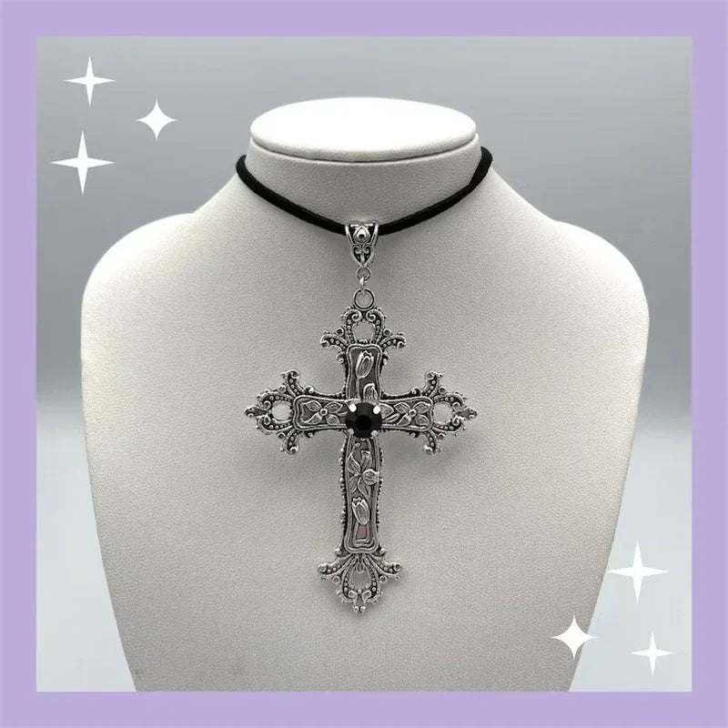 Adembenemende Gotische Zwarte Fluwelen Kruis Choker Halsketting met Kralen - Unieke Grunge Sieraden voor Vrouwen - Perfect Punk Statement Cadeau