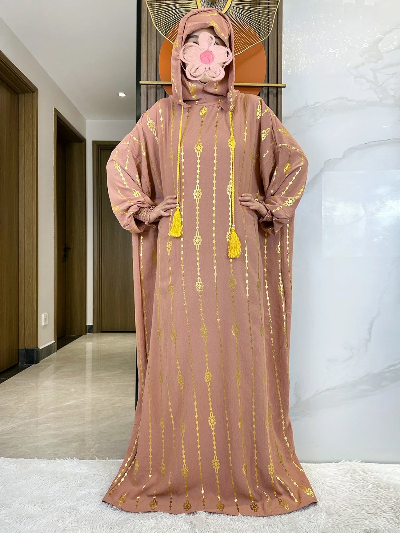 Elegante Katoenen Ramadan Abaya met Dubbele Hoeden - Prachtig Goudstofontwerp voor Moslimvrouwen met Gebed en Speciale Gelegenheden - Geïnspireerd door Dubai en Turkse Kaftanstijlen