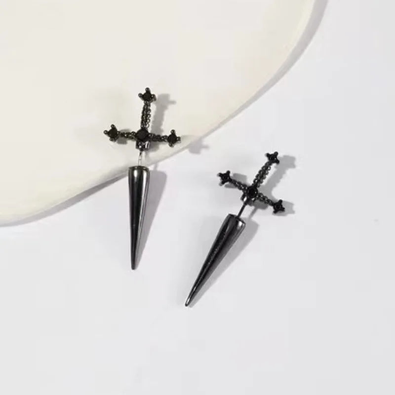 Schattige Vintage Gotische Zwaard Oorbellen met Stralende Kristallen - Perfecte Punk Dagger Oorjacks voor Vrouwen, een Uniek Sieraad Cadeau!