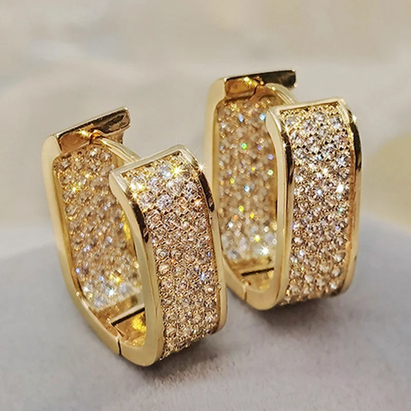 Elegante Huitan Bling CZ Hoops oorbellen voor Vrouwen - Luxe Gouden of Zilveren Modejuwelen voor de Moderne Dame
