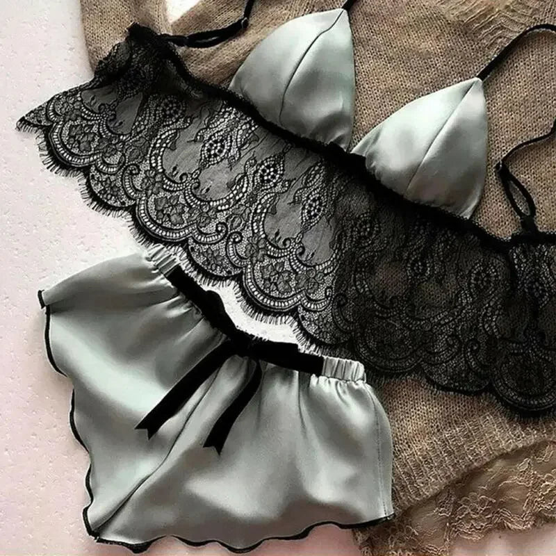 Chique Dameszijde Satijnen Pyjama Sets: Stijlvolle V-hals Crop Tops en Shorts Lingerie voor een Flirterige Nacht!
