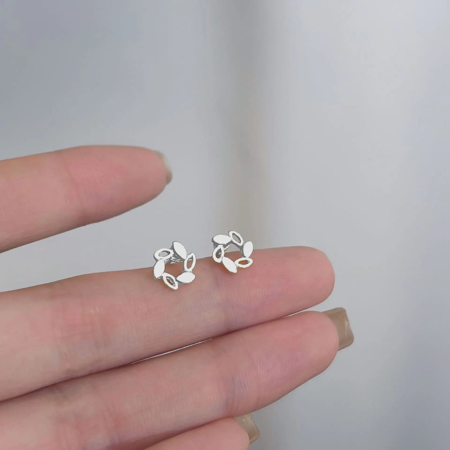Trendy Hart Oorbellen voor Vrouwen - Hypoallergeen, Minimalistisch Zilveren Sterontwerp Perfect voor Dagelijks Gebruik en Charmante Cadeau-ideeën