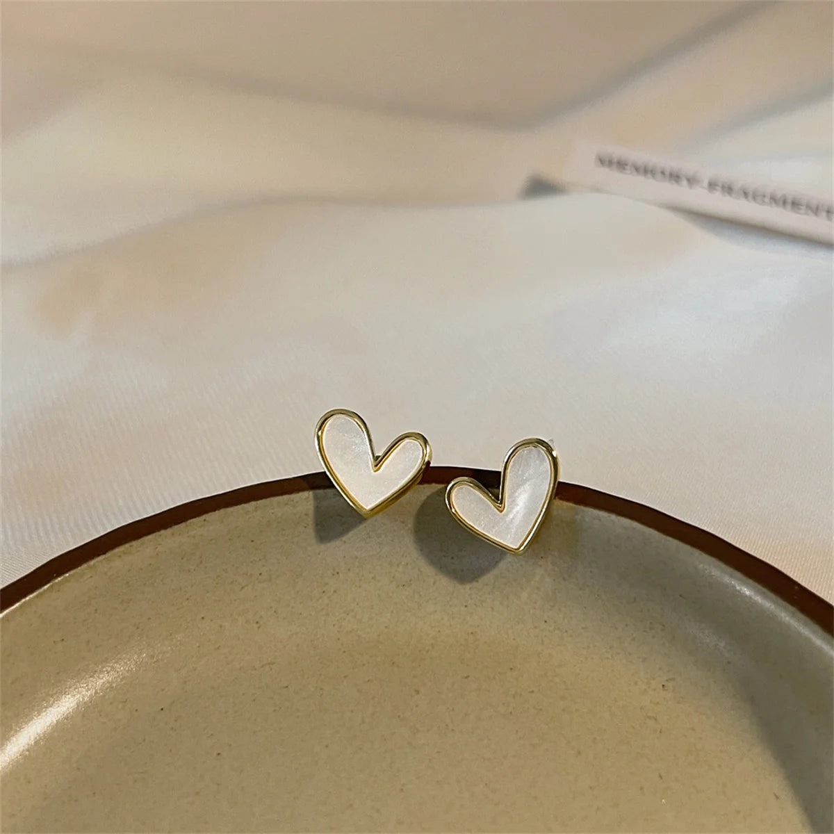 Charmante Koreaanse blauwe glazuur hart stud oorbellen - Schattige minimalistische sieraden perfect voor vrouwen en meisjes! Een stijlvolle cadeau met een esthetisch geometrisch ontwerp.