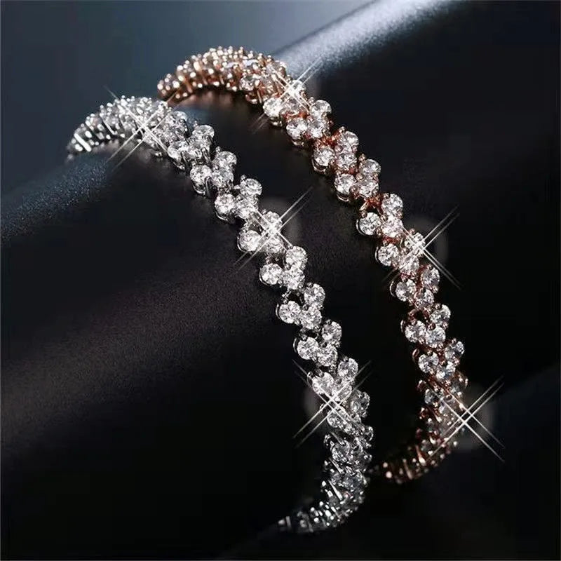 Elegante Romeinse Kristallen Geometrische Kettingarmbanden voor Vrouwen - Trendsettende 2024 Goth-geïnspireerde Rhinestone Charm Bangles voor Speciale Gelegenheden