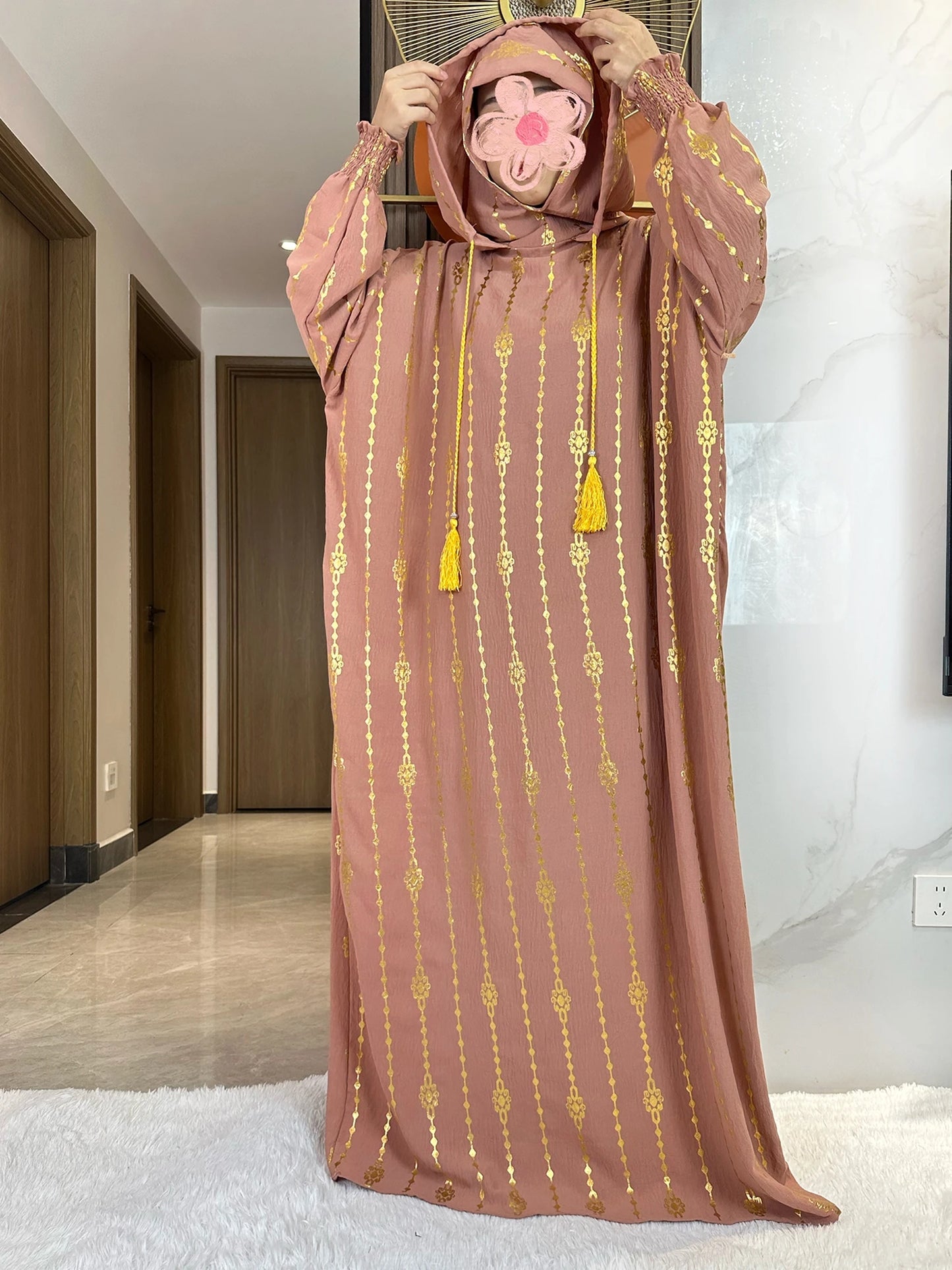 Elegante Katoenen Ramadan Abaya met Dubbele Hoeden - Prachtig Goudstofontwerp voor Moslimvrouwen met Gebed en Speciale Gelegenheden - Geïnspireerd door Dubai en Turkse Kaftanstijlen