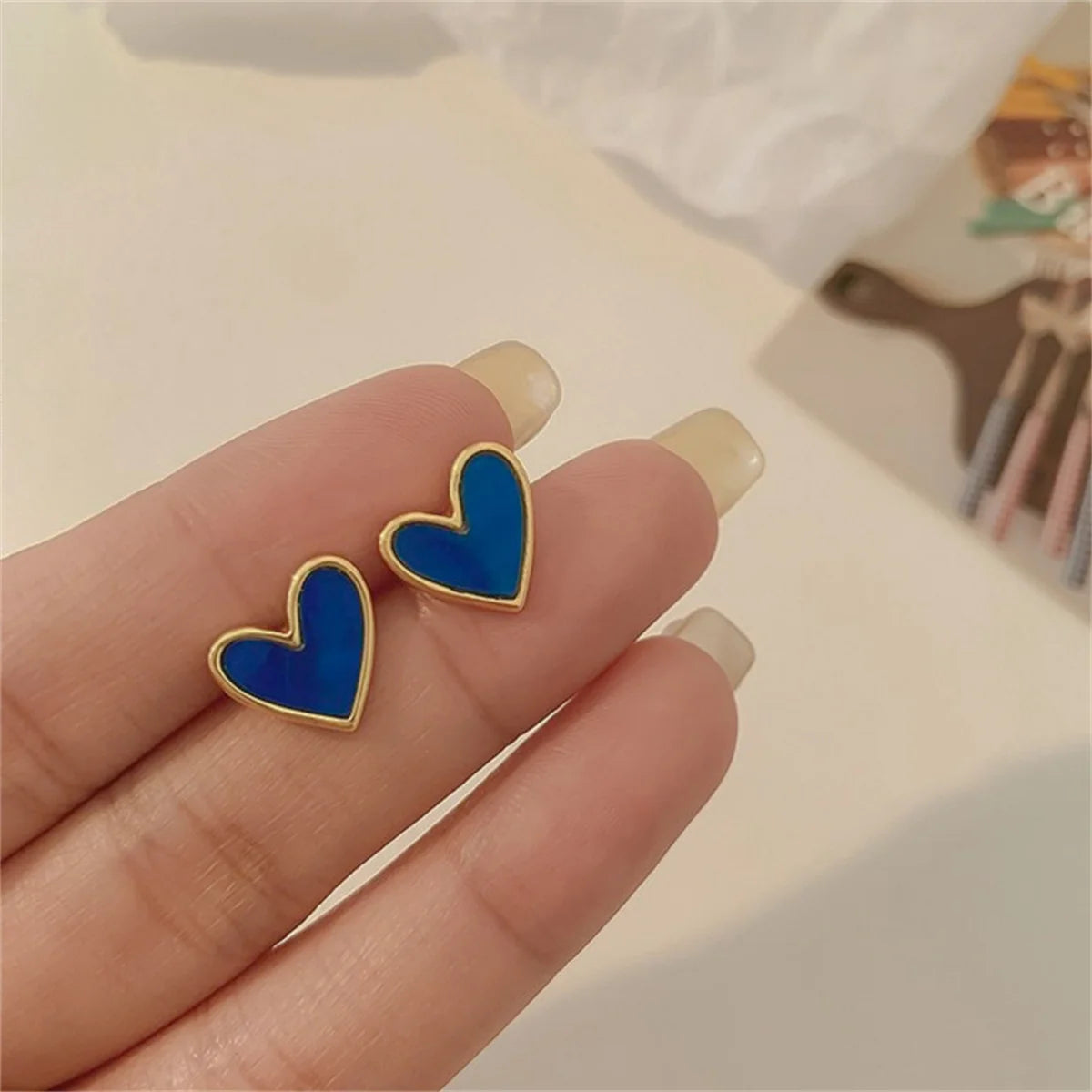 Charmante Koreaanse blauwe glazuur hart stud oorbellen - Schattige minimalistische sieraden perfect voor vrouwen en meisjes! Een stijlvolle cadeau met een esthetisch geometrisch ontwerp.