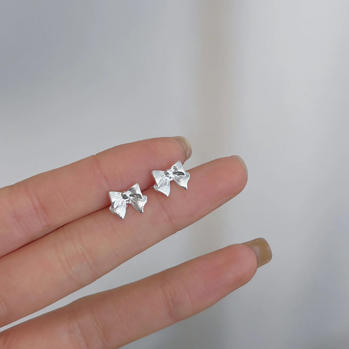 Trendy Hart Oorbellen voor Vrouwen - Hypoallergeen, Minimalistisch Zilveren Sterontwerp Perfect voor Dagelijks Gebruik en Charmante Cadeau-ideeën
