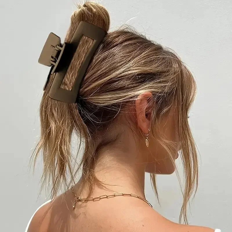 Set van 4 Chic Effen Kleur Holle Haarklemmen in de Vorm van Een Haai - Perfect voor Moeiteloze Hairstijlen!
