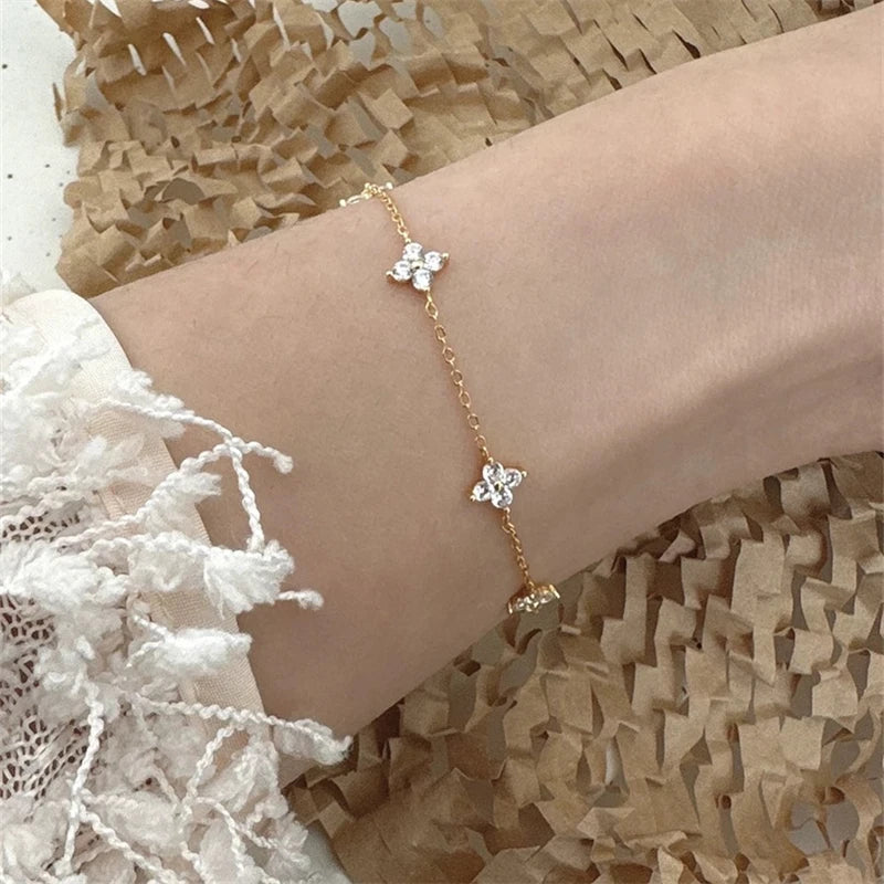 Elegante 2024 Kristallen Bloem RVS Armband voor Vrouwen - Chic Koreaanse Sieraad Accessoire Perfect voor Jubilea
