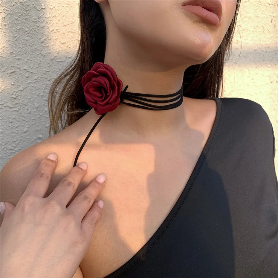 Betoverende Gothic Grote Rozen Sleutelbeen Ketting voor Vrouwen - Verstelbare Choker met een Vleugje Koreaanse Mode en Y2K Charme