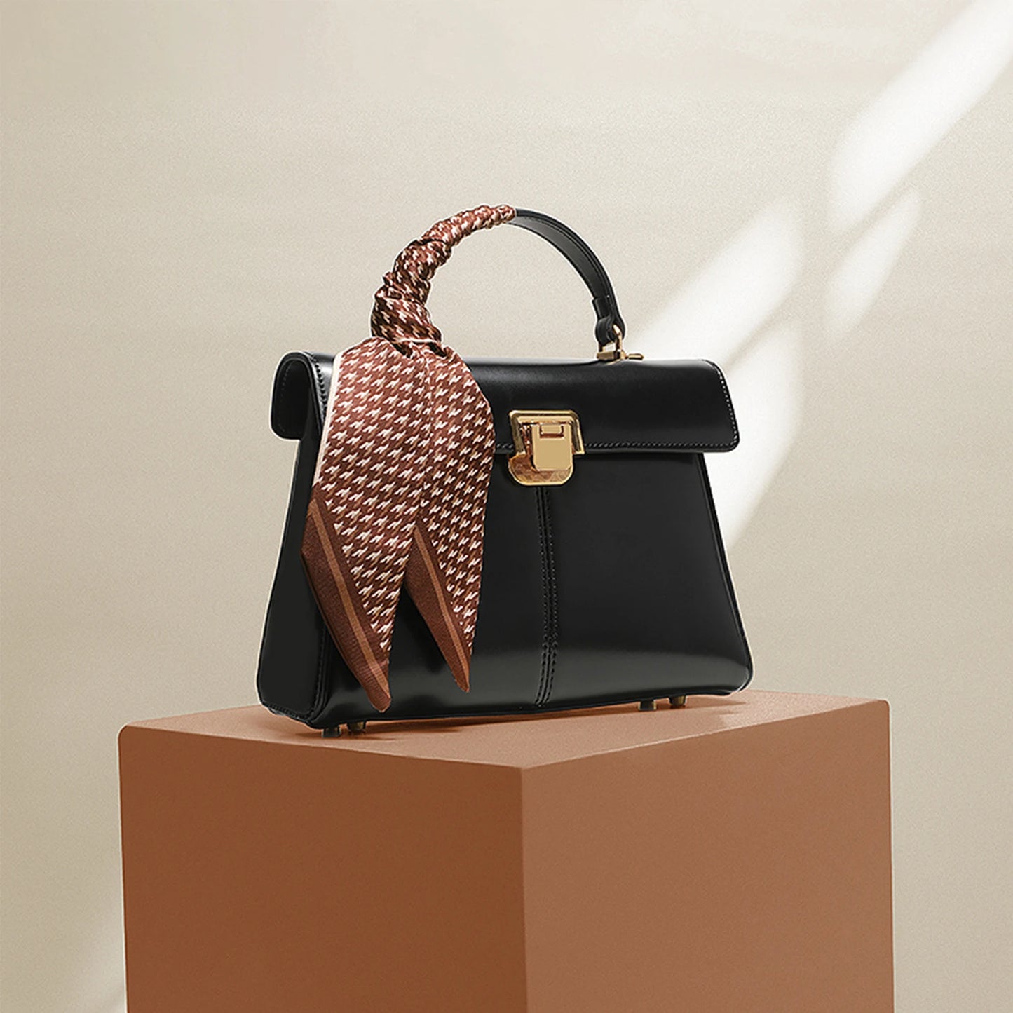 Chic & Veelzijdige ITAMOOD Echt Leren Handtas: Luxe Dames Schoudertas met Stylish Sjaal Detail