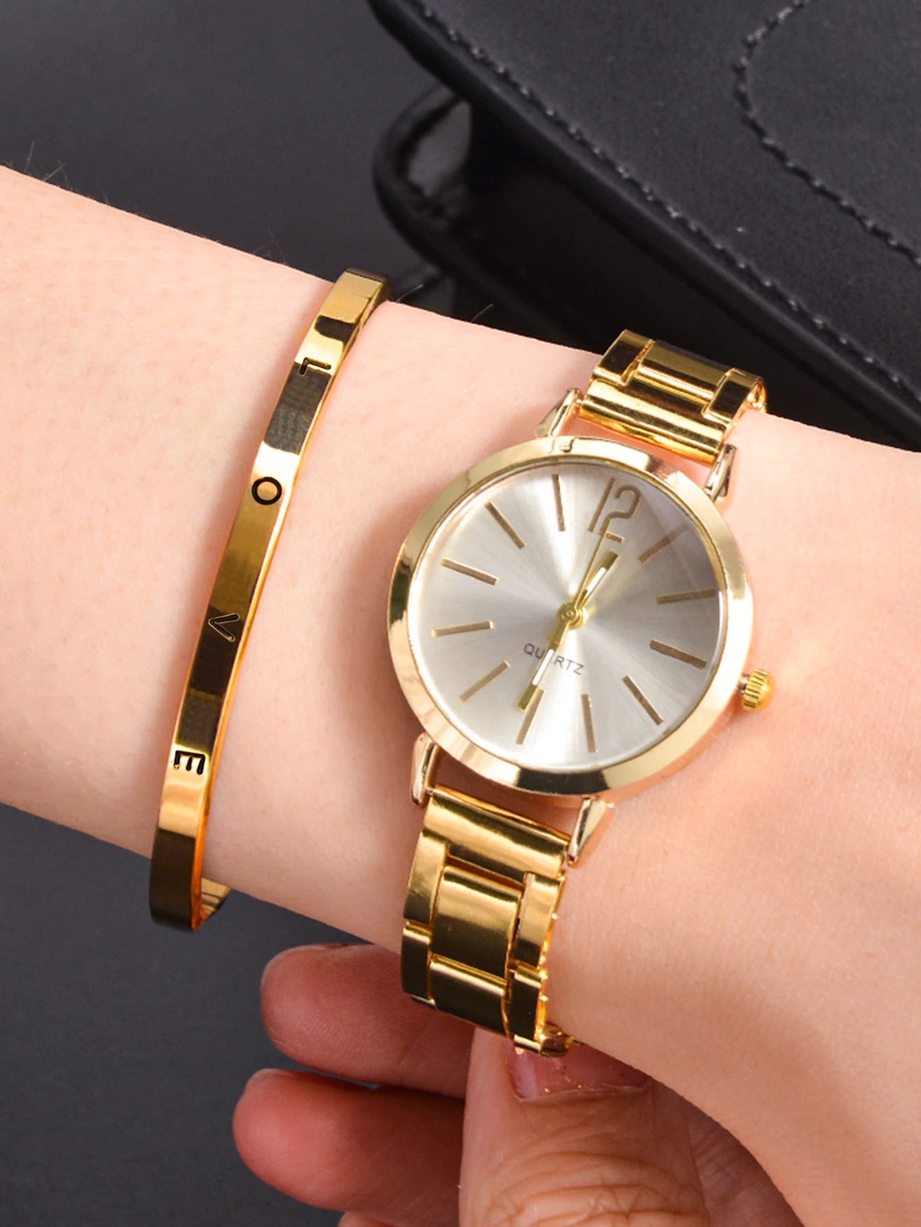 Chique Dames Zilveren Stalen Kwarts Horloge & Stijlvolle LOVE Armband Set - 2 Delige Bundel
