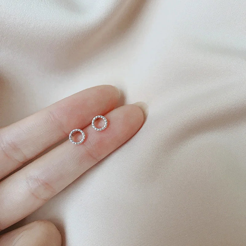 Trendy Hart Oorbellen voor Vrouwen - Hypoallergeen, Minimalistisch Zilveren Sterontwerp Perfect voor Dagelijks Gebruik en Charmante Cadeau-ideeën