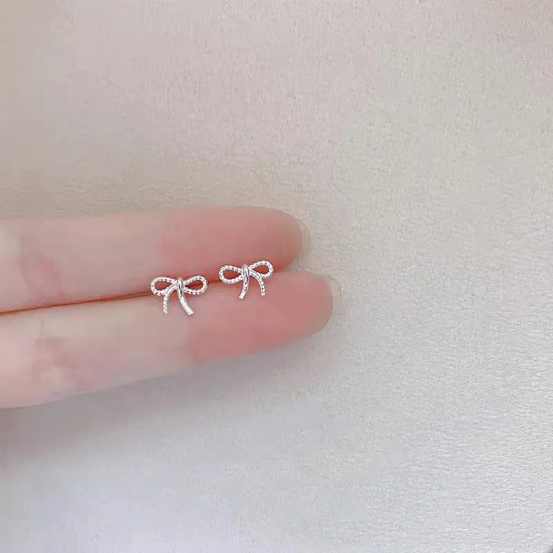 Trendy Hart Oorbellen voor Vrouwen - Hypoallergeen, Minimalistisch Zilveren Sterontwerp Perfect voor Dagelijks Gebruik en Charmante Cadeau-ideeën