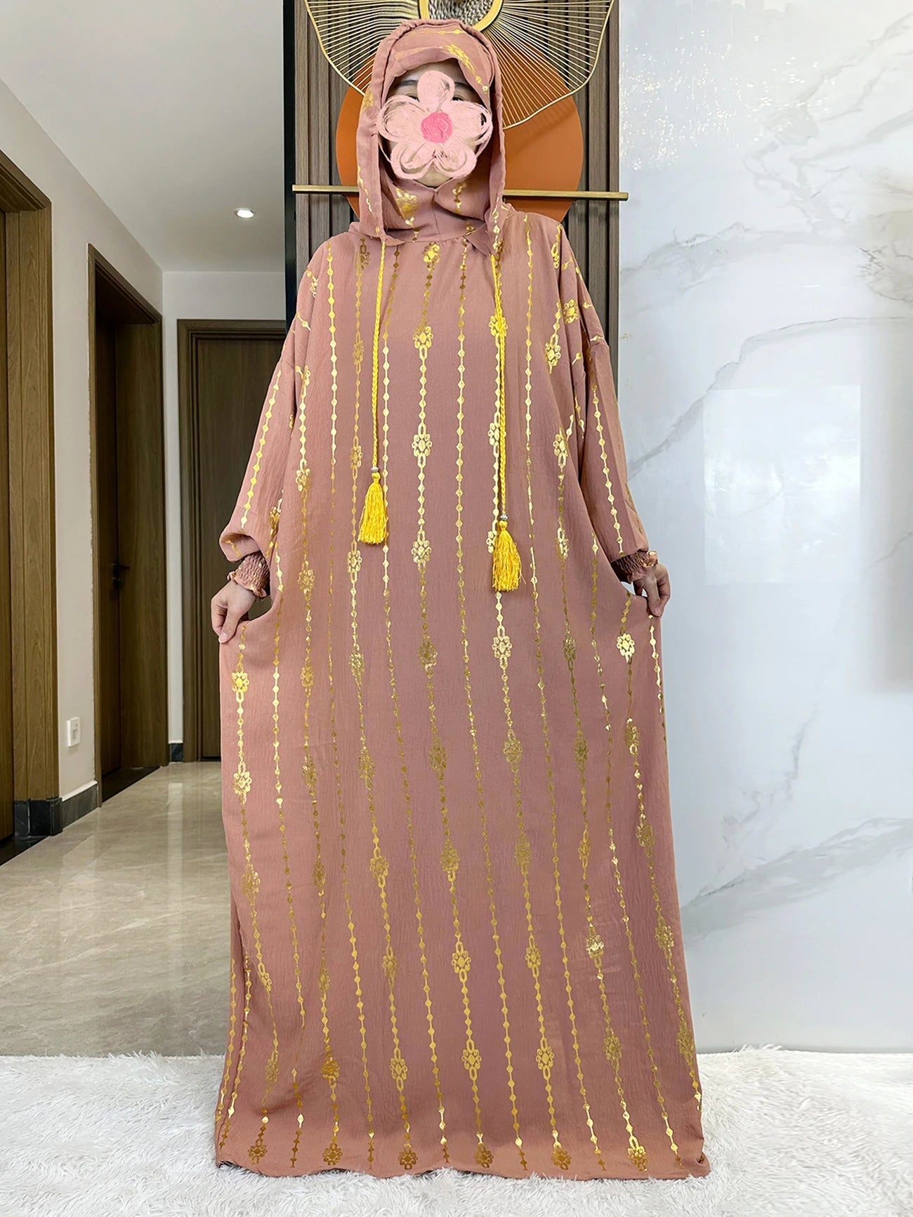 Elegante Katoenen Ramadan Abaya met Dubbele Hoeden - Prachtig Goudstofontwerp voor Moslimvrouwen met Gebed en Speciale Gelegenheden - Geïnspireerd door Dubai en Turkse Kaftanstijlen