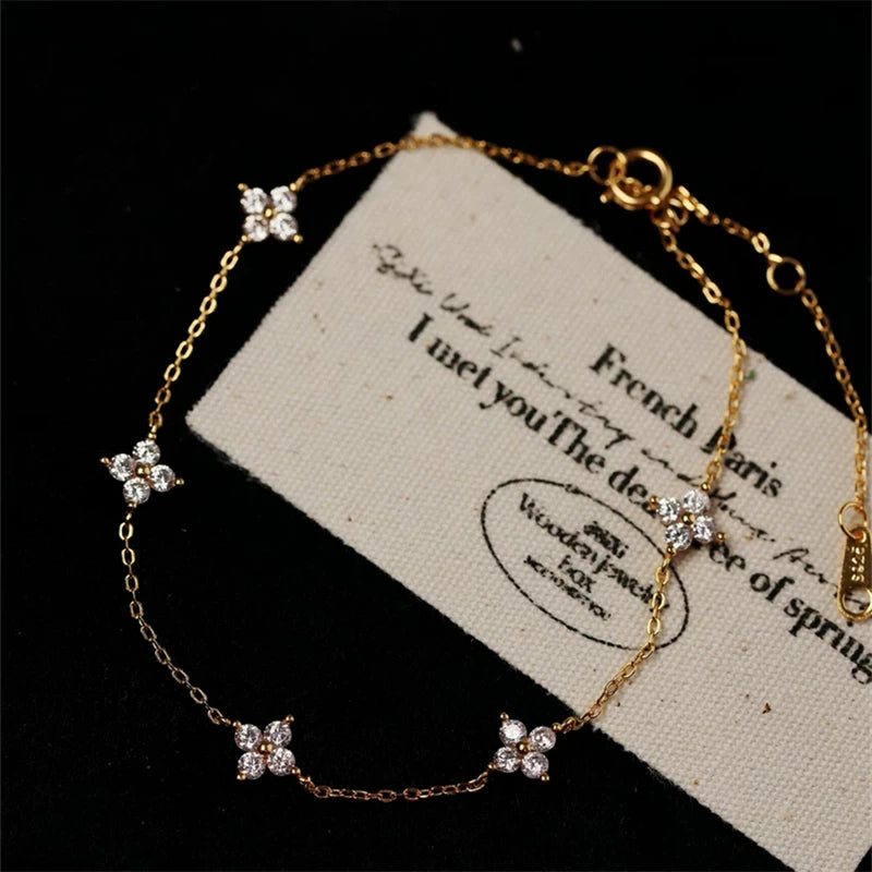 Elegante 2024 Kristallen Bloem RVS Armband voor Vrouwen - Chic Koreaanse Sieraad Accessoire Perfect voor Jubilea