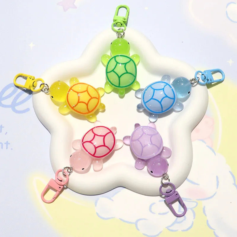 Schattige Glow-in-the-Dark Schildpad Sleutelhanger - Kleurvolle Schildpad Hanger voor Vrouwen en Meisjes, Perfect voor Rugzakken en DIY Accessoires! Ideaal Cadeau voor Studenten!