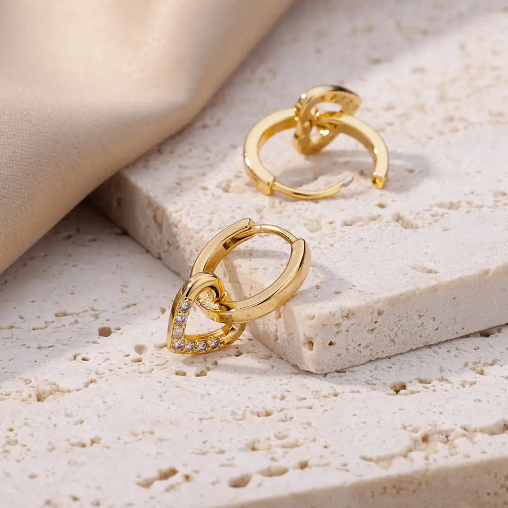 Elegante Gouden Zirkonia Hart Dangle Oorbellen voor Vrouwen en Meisjes - Luxueuze Koppel Sieraden Perfect voor Feestjes en Cadeaus
