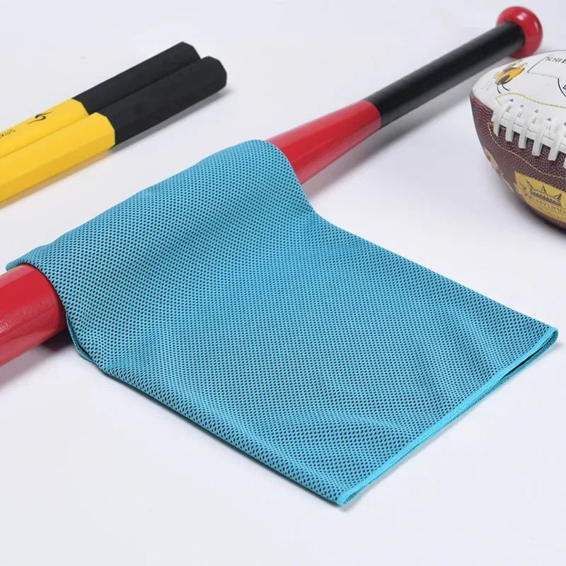 Blijf koel deze zomer met onze draagbare ijszijde handdoek - Perfect voor sport, fitness, hardlopen en zwemmen! Wordt geleverd met een handige siliconen tas!