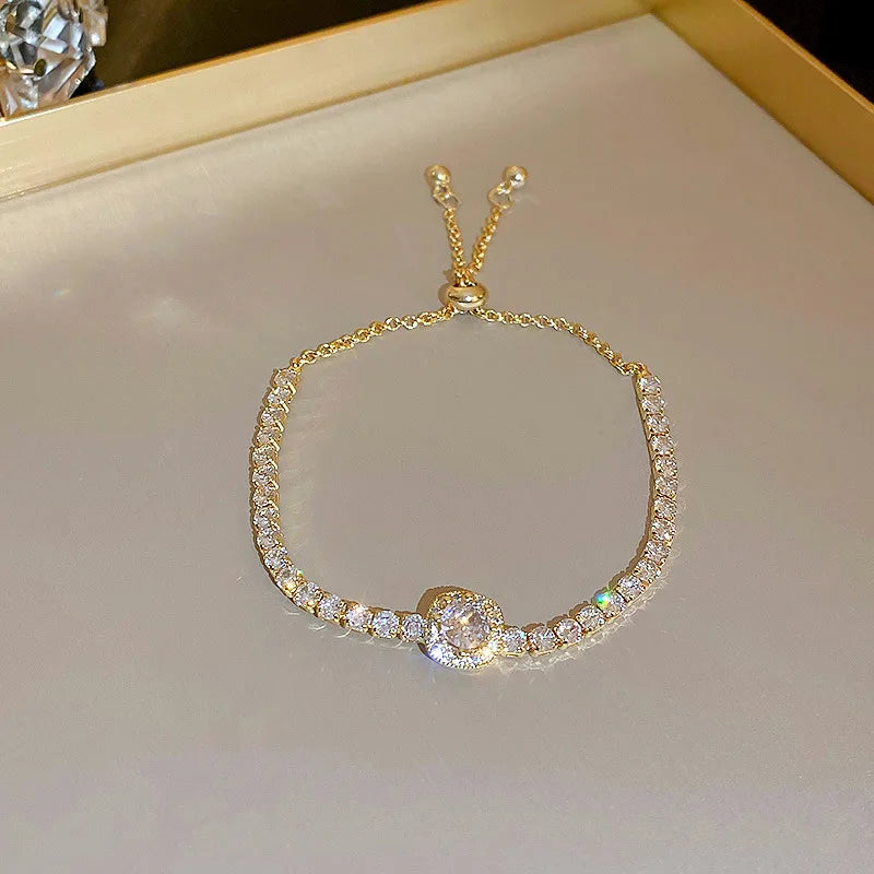 Elegante Koreaanse Vierkante Zirkonia Verstelbare Armband voor Vrouwen - Een Vleugje Licht Luxe en Persoonlijkheid voor Bruiloften en Meer