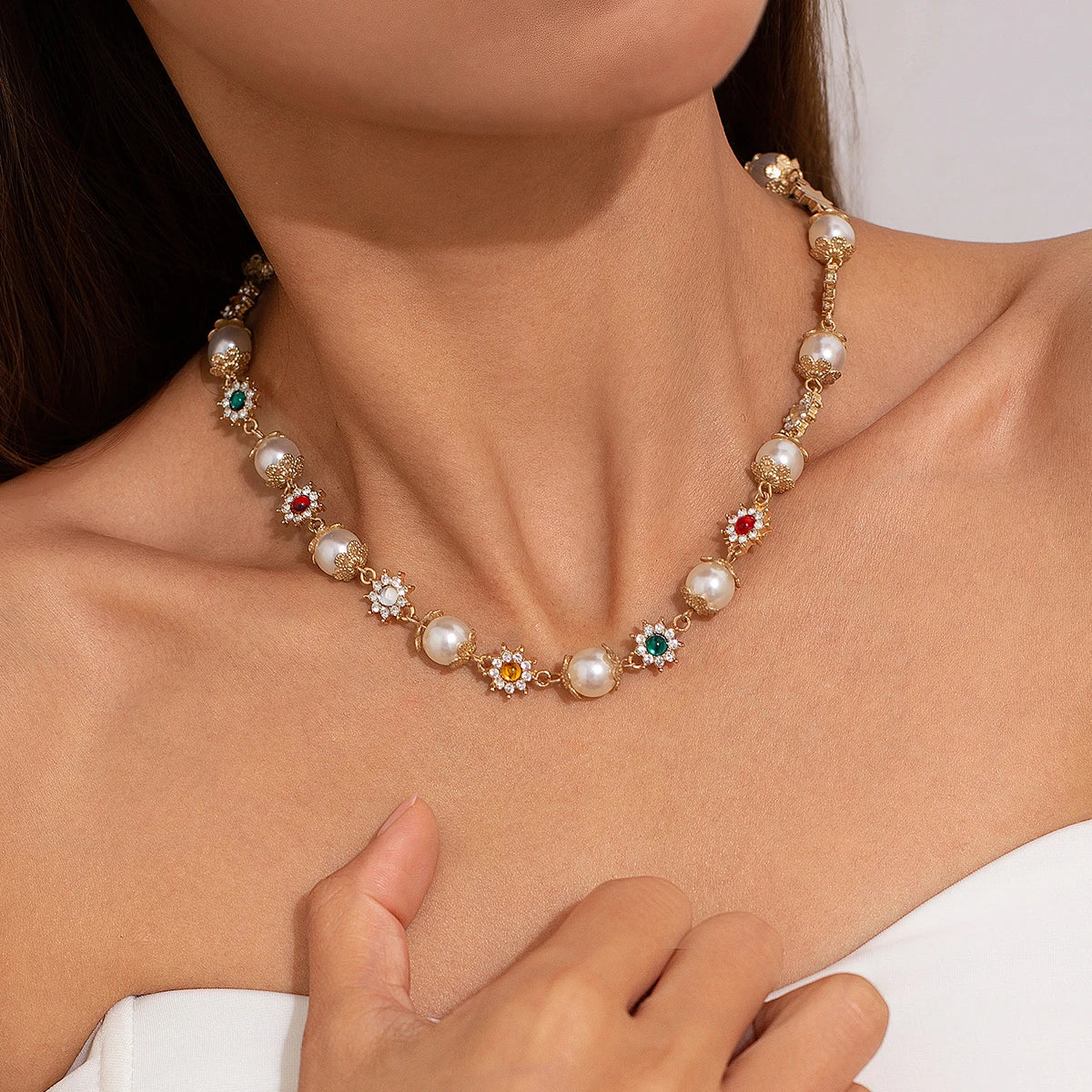 Elegante Ingemark Rhinestone en Imitatieparel Kralen Ketting met Vintage Jezus Kruis Hanger - Een Prachtige Choker voor Bruiden en Speciale Gelegenheden - Y2K Geïnspireerde Sieraden
