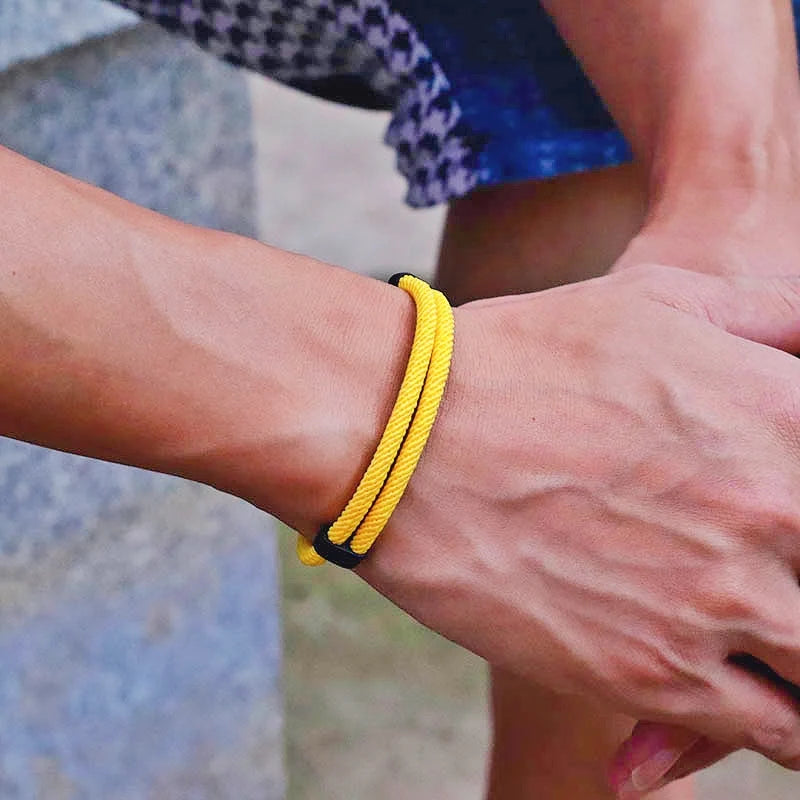 Stijlvolle Verstelbare Rode Draad Armband voor Stellen - Perfect voor Lovers, Minimalisten, Yoga- en Meditatie Enthousiastelingen