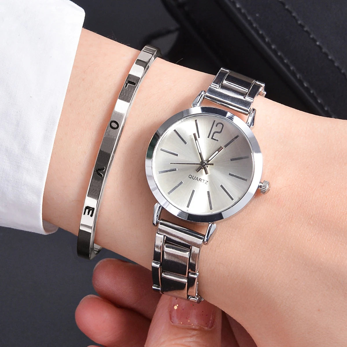 Chique Dames Zilveren Stalen Kwarts Horloge & Stijlvolle LOVE Armband Set - 2 Delige Bundel